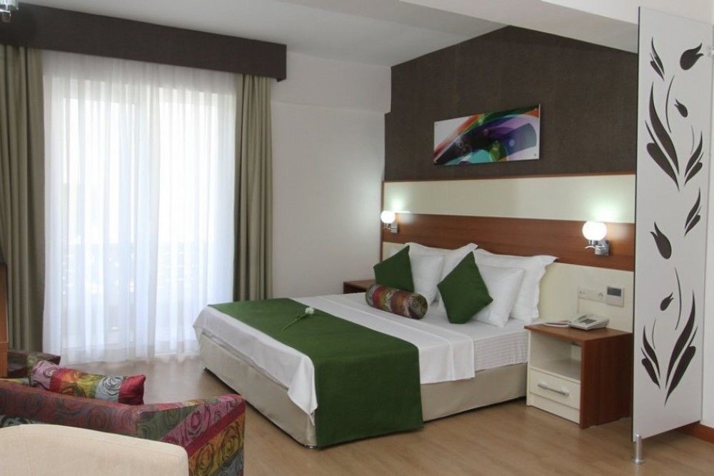 Hotel Ege Tulip Çeşme Exterior foto