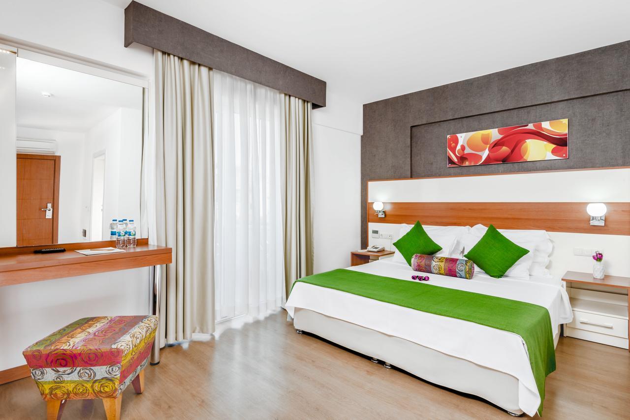 Hotel Ege Tulip Çeşme Exterior foto