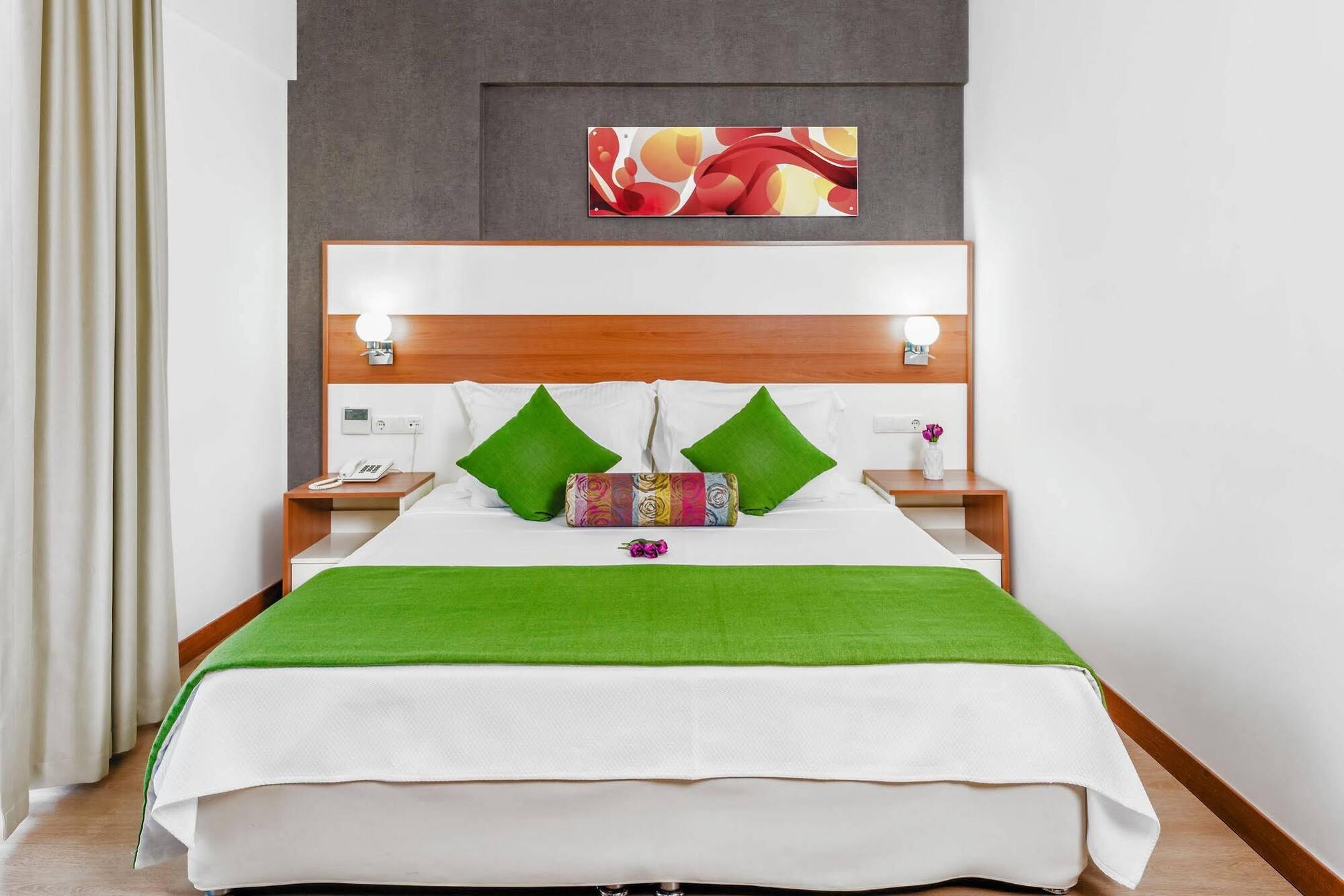 Hotel Ege Tulip Çeşme Exterior foto