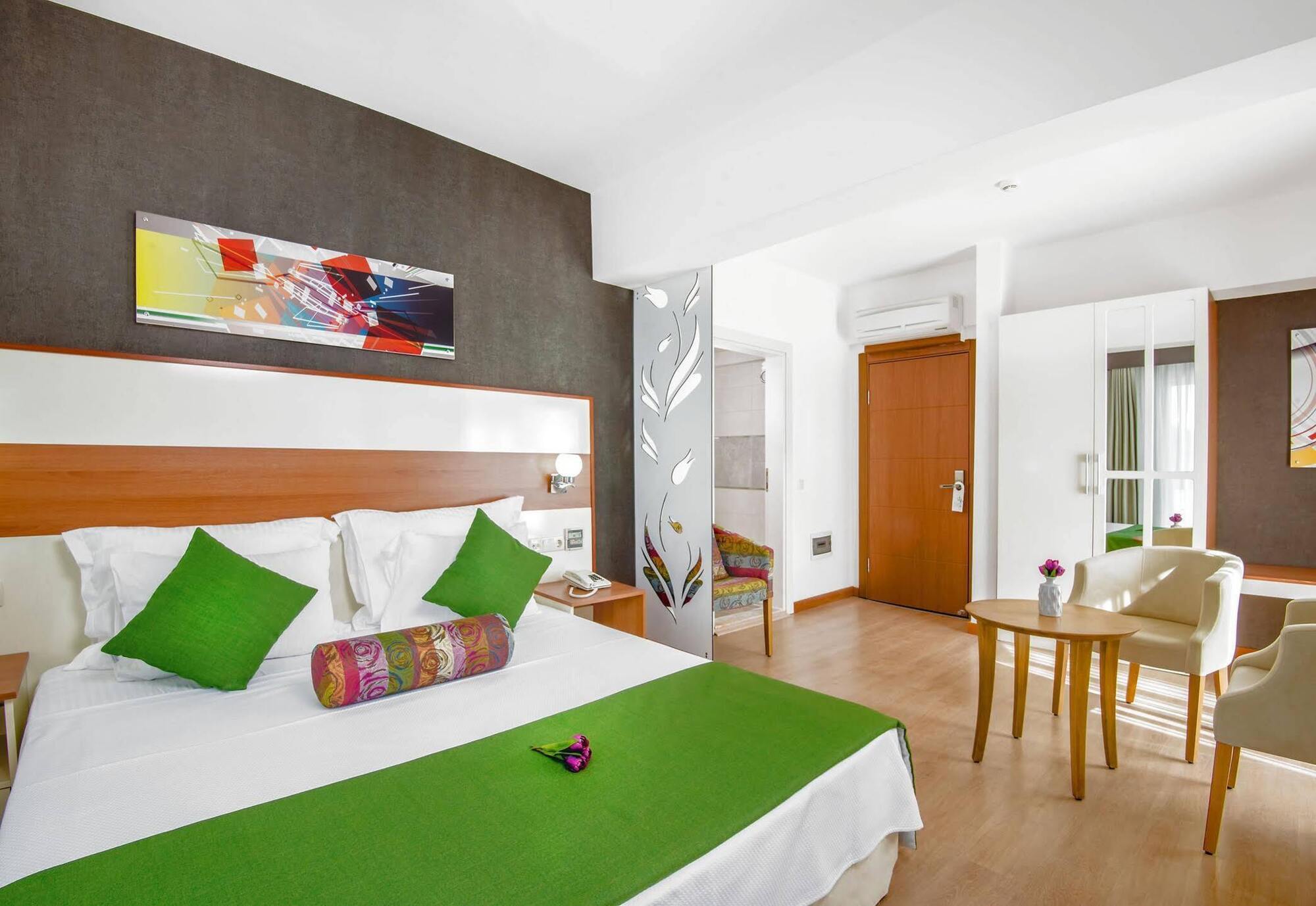 Hotel Ege Tulip Çeşme Exterior foto