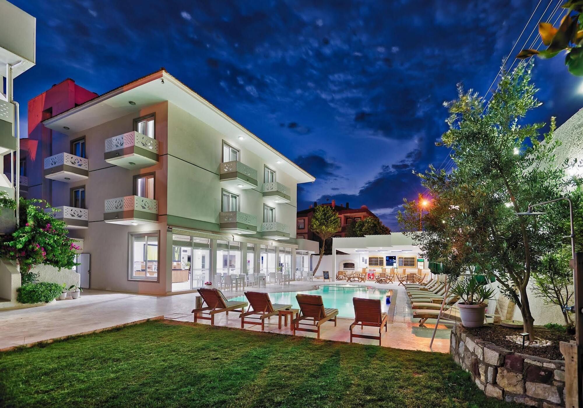 Hotel Ege Tulip Çeşme Exterior foto
